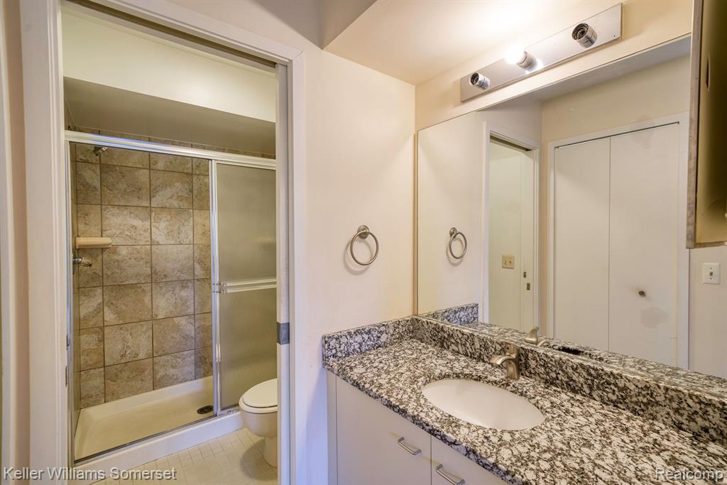 655 Glasgow Court Rochester Hills, MI 48307 - Photo 22 of 27