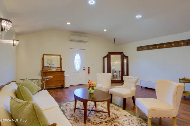 $2,700,000 | 6266 Richlands Highway, Richlands, NC 28574