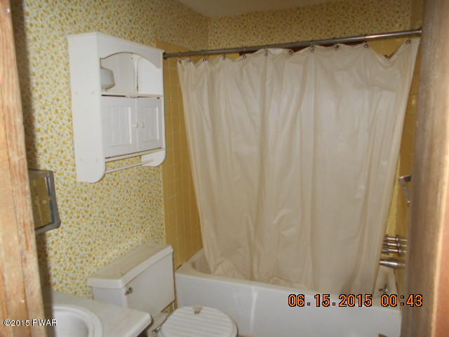213 Decker Road Bushkill, PA 18324 - Photo 4 of 7 Gallery Image 4
