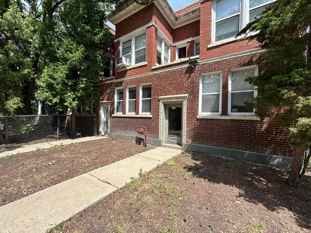 $1,750 | 2554 West Eastwood Avenue, Unit 1, Chicago, IL 60625