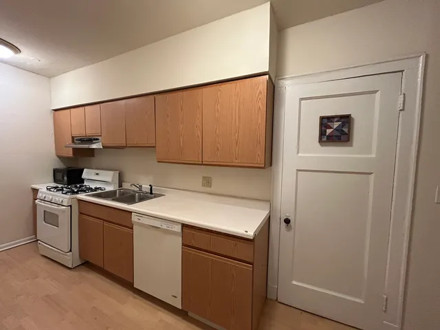 $1,750 | 2554 West Eastwood Avenue, Unit 1, Chicago, IL 60625