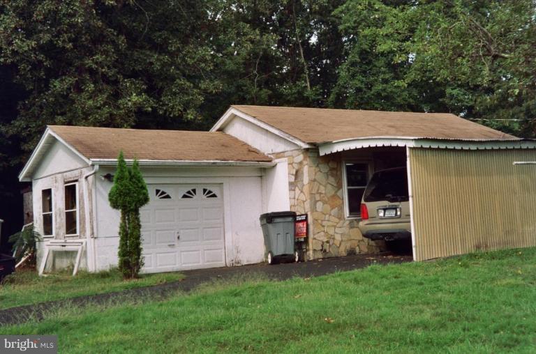 14610 Aden Road Manassas, VA 20112 - Photo 3 of 11 Garage 2