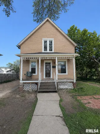 $44,900 | 1057 South Pearl Street, Galesburg, IL 61401