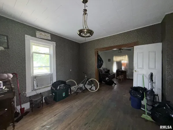 $44,900 | 1057 South Pearl Street, Galesburg, IL 61401