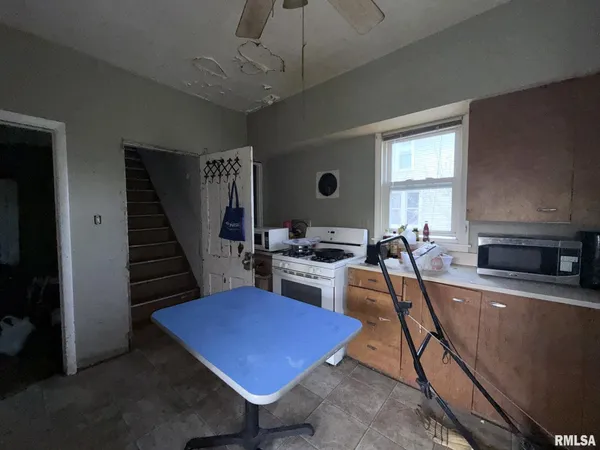 $44,900 | 1057 South Pearl Street, Galesburg, IL 61401