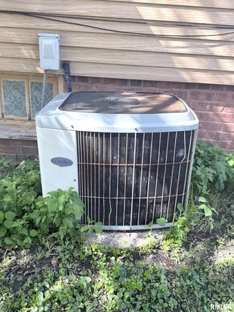 $44,900 | 1057 South Pearl Street, Galesburg, IL 61401