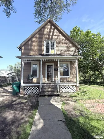 $44,900 | 1057 South Pearl Street, Galesburg, IL 61401