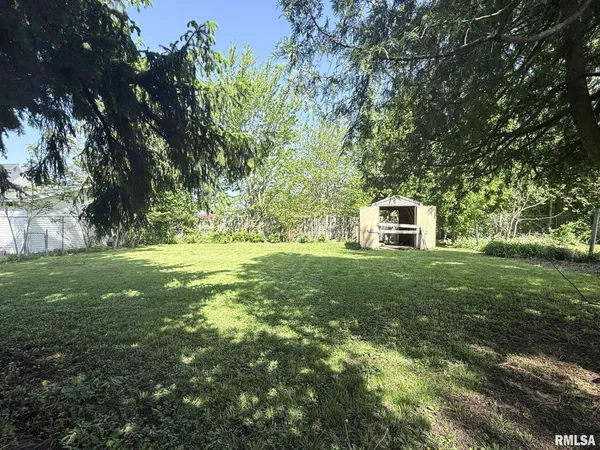 $44,900 | 1057 South Pearl Street, Galesburg, IL 61401