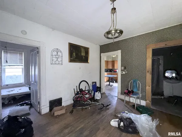 $44,900 | 1057 South Pearl Street, Galesburg, IL 61401