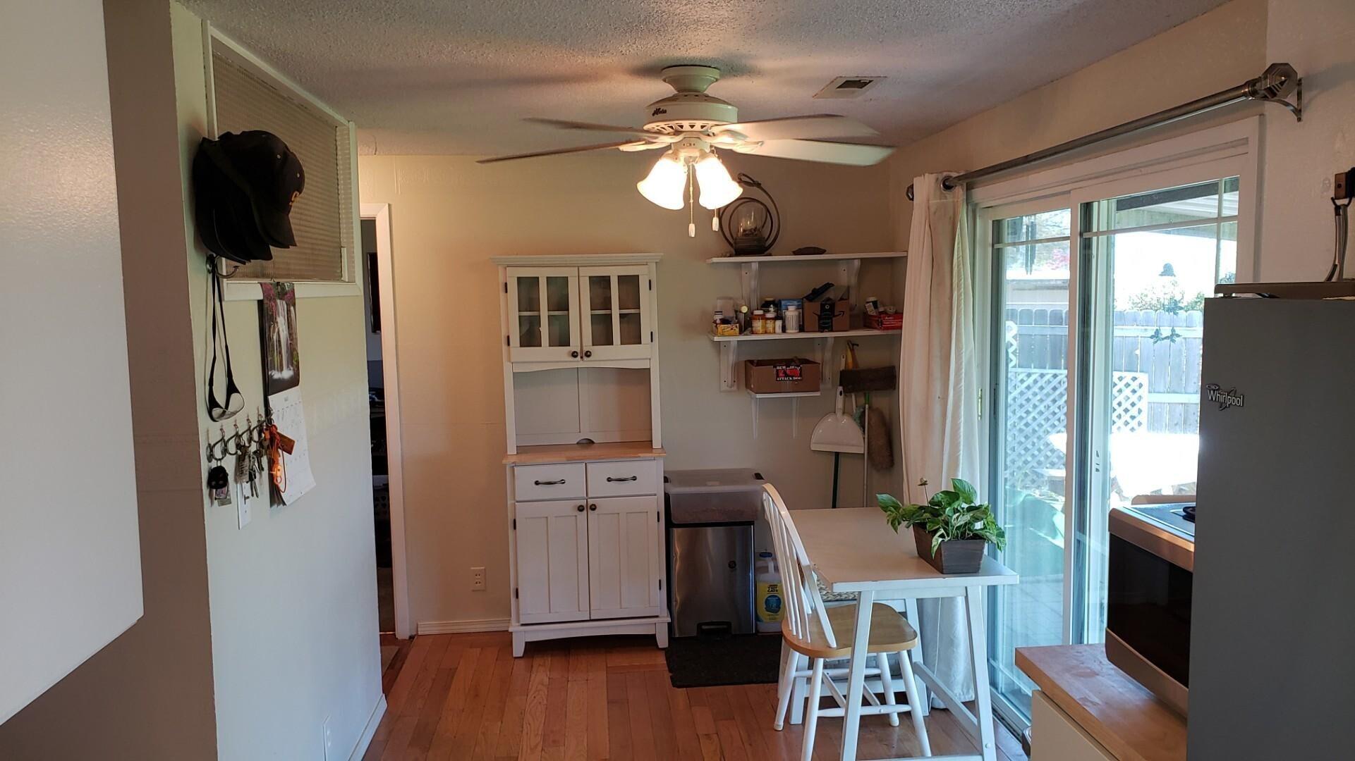 7985 Division Road White City, OR 97503 - Photo 5 of 16 5