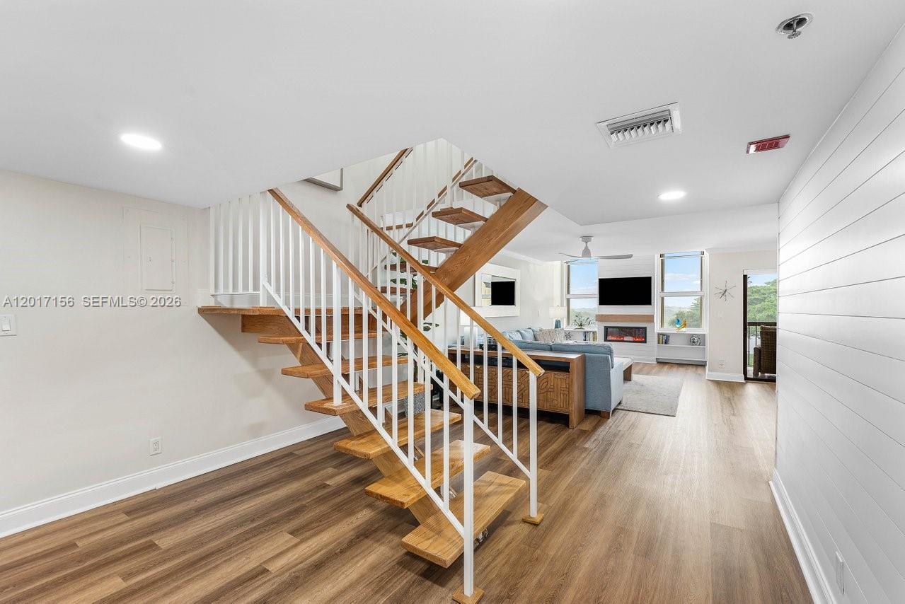 364 Golfview Road, Unit 505 North Palm Beach, FL 33408 - Photo 8 of 22 Photo 8