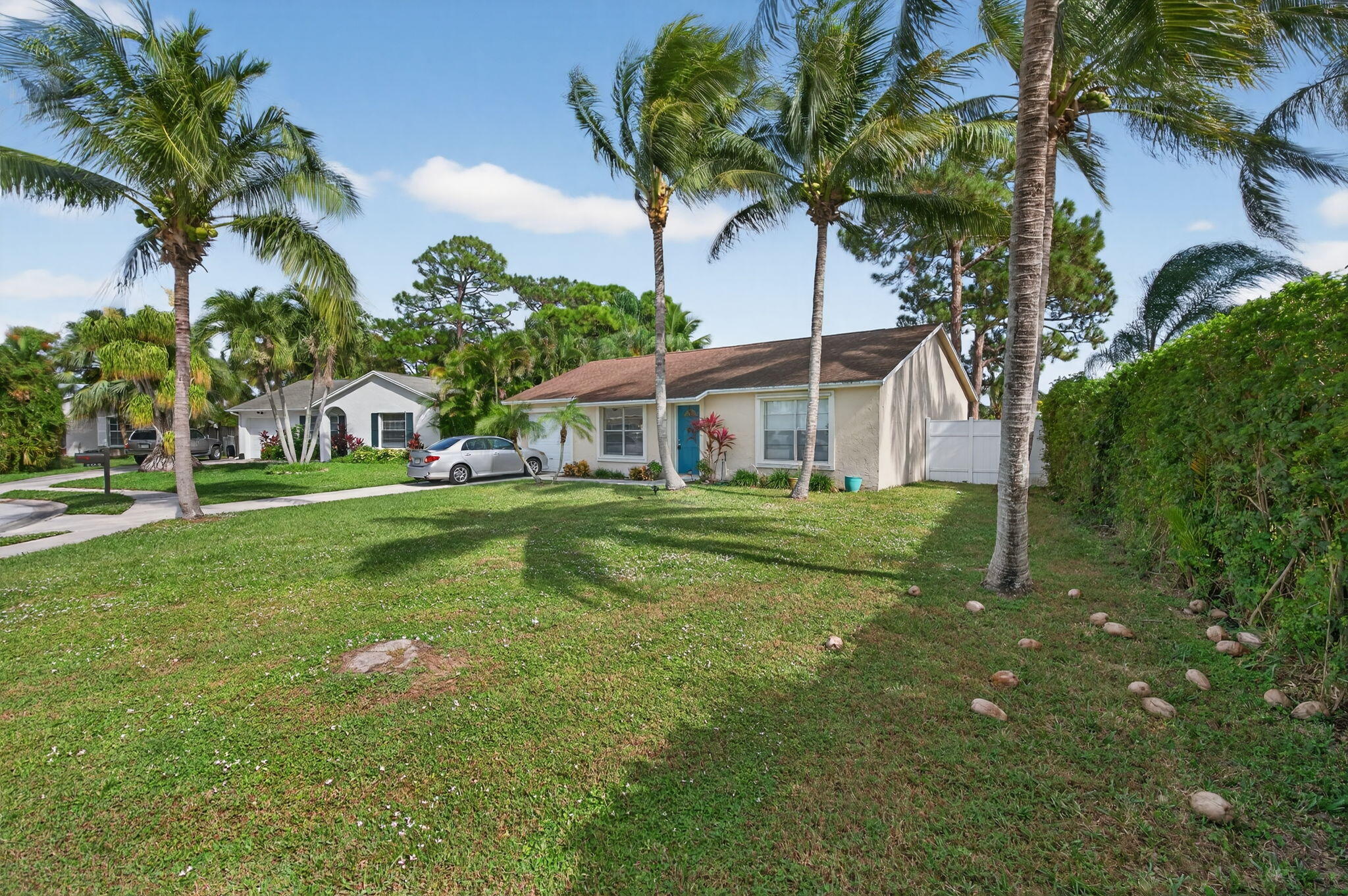 102 Cedar Court Jupiter, FL 33458 - Photo 11 of 45 .