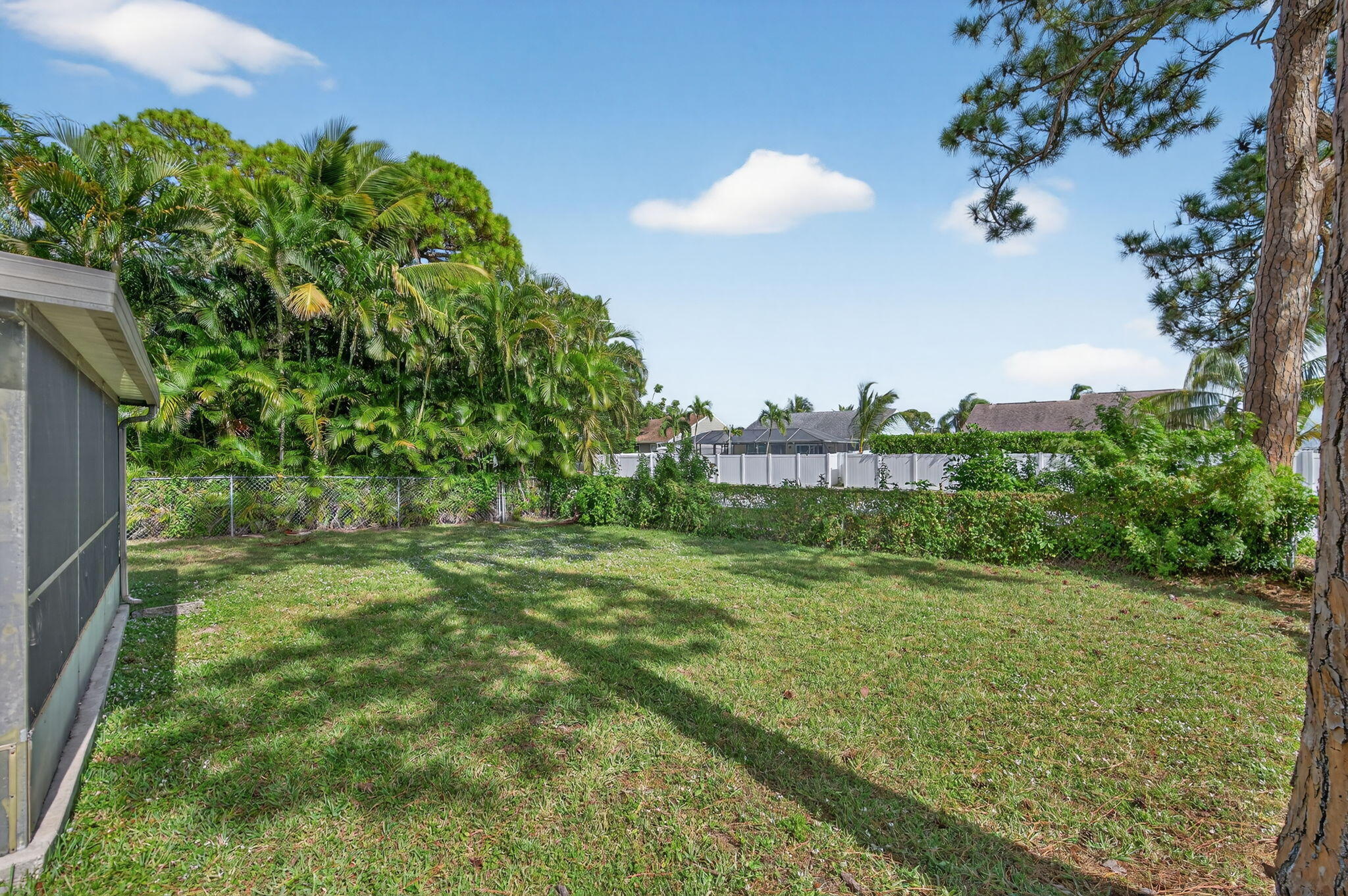 102 Cedar Court Jupiter, FL 33458 - Photo 37 of 45 .