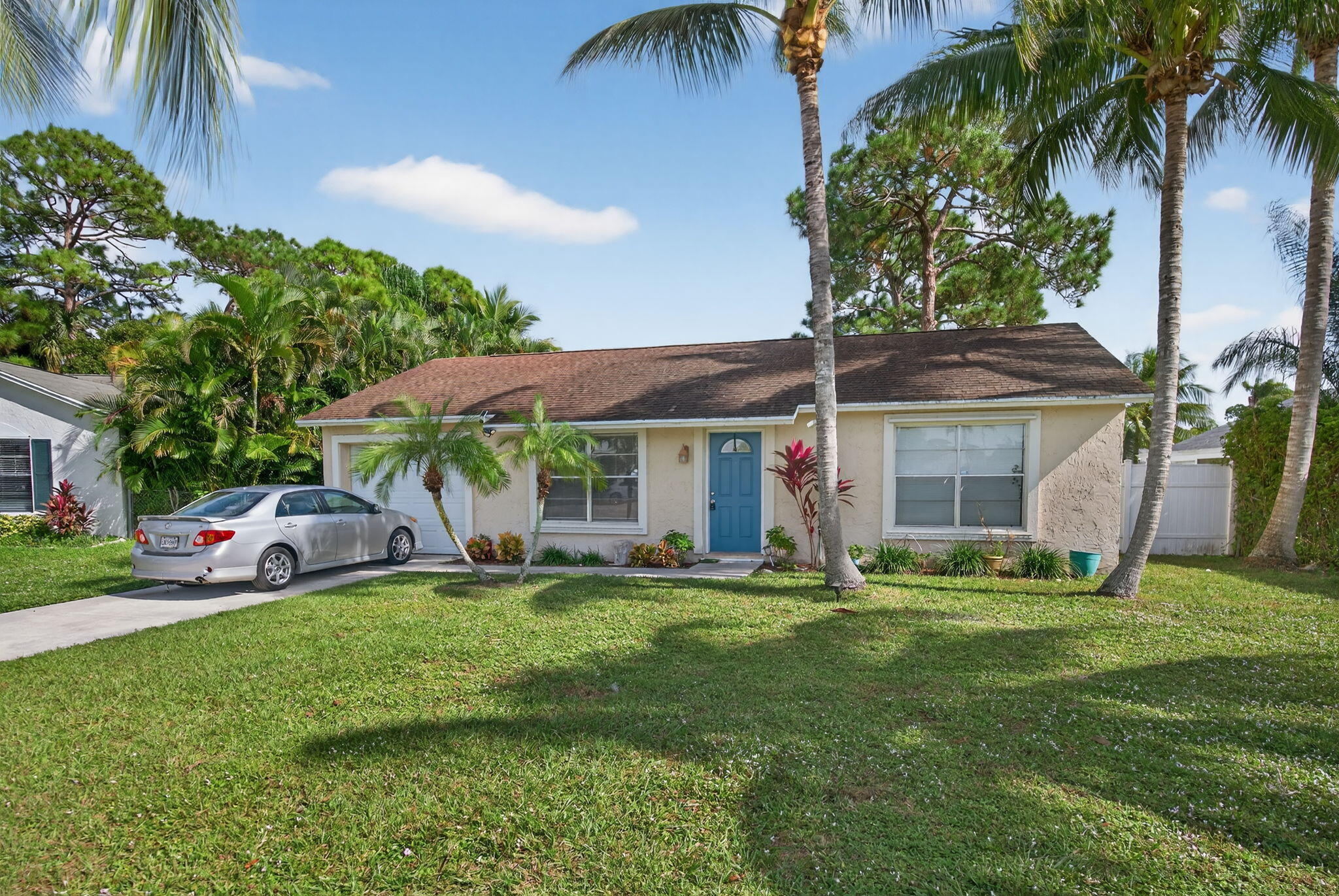 102 Cedar Court Jupiter, FL 33458 - Photo 6 of 45 .