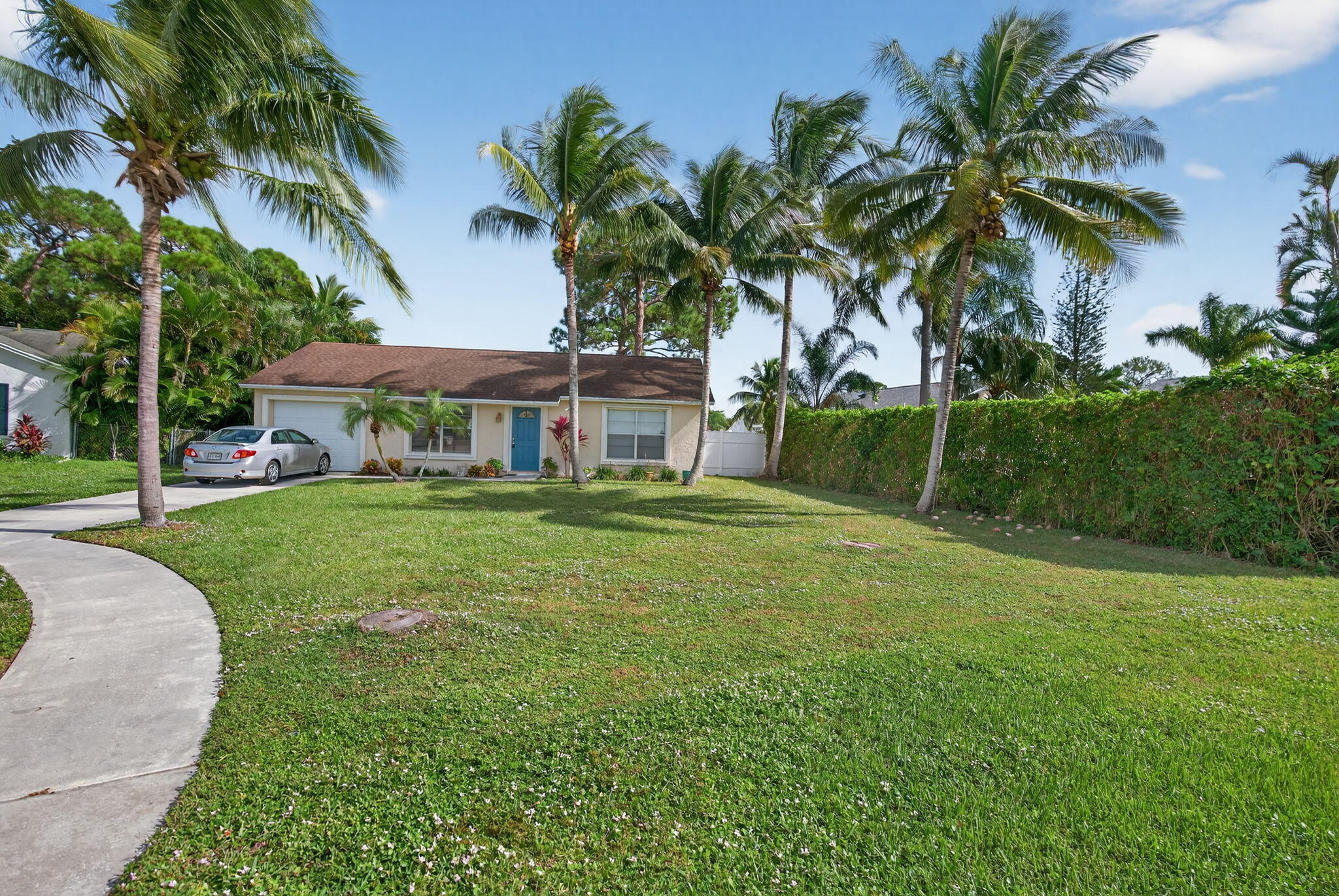 102 Cedar Court Jupiter, FL 33458 - Photo 8 of 45 .