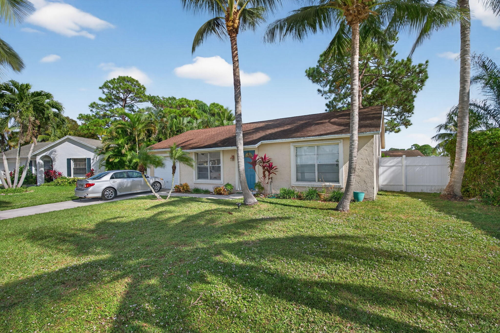 102 Cedar Court Jupiter, FL 33458 - Photo 10 of 45 .