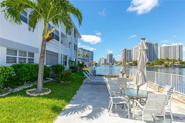 $2,400 | 3131 South Ocean Drive, Unit 110, Hallandale Beach, FL 33009