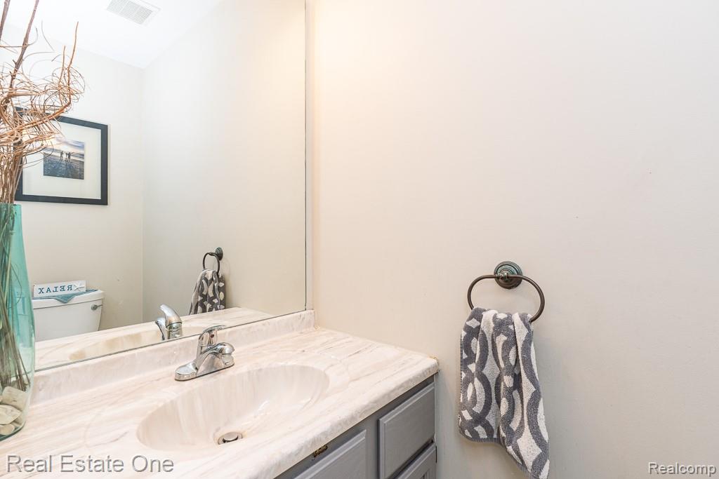 606 Whitney Drive Rochester, MI 48307 - Photo 20 of 42 606 Whitney_MLS-018.jpg