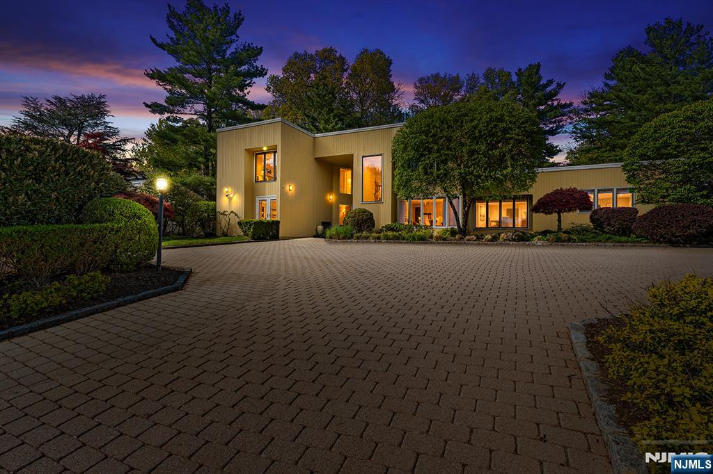 37 Hemlock Road Livingston, NJ 07039 - Photo 1 of 50