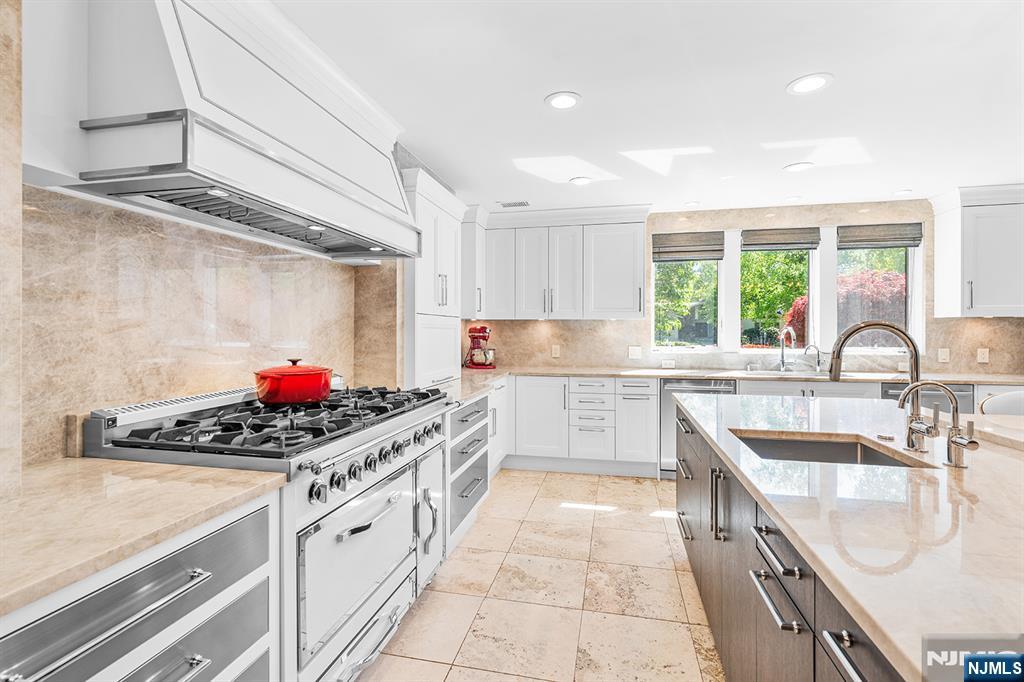 37 Hemlock Road Livingston, NJ 07039 - Photo 13 of 50