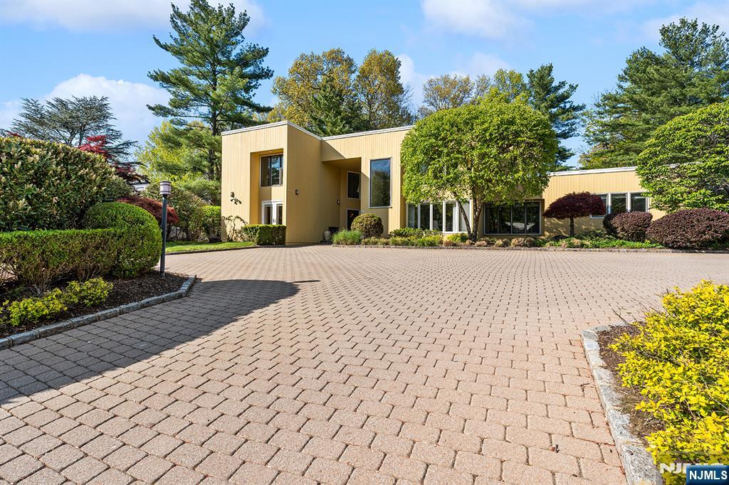 37 Hemlock Road Livingston, NJ 07039 - Photo 2 of 50