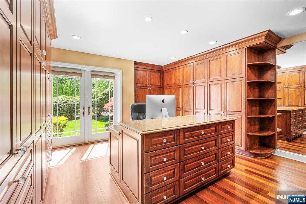 37 Hemlock Road Livingston, NJ 07039 - Photo 26 of 50