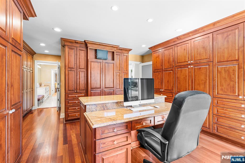 37 Hemlock Road Livingston, NJ 07039 - Photo 27 of 50