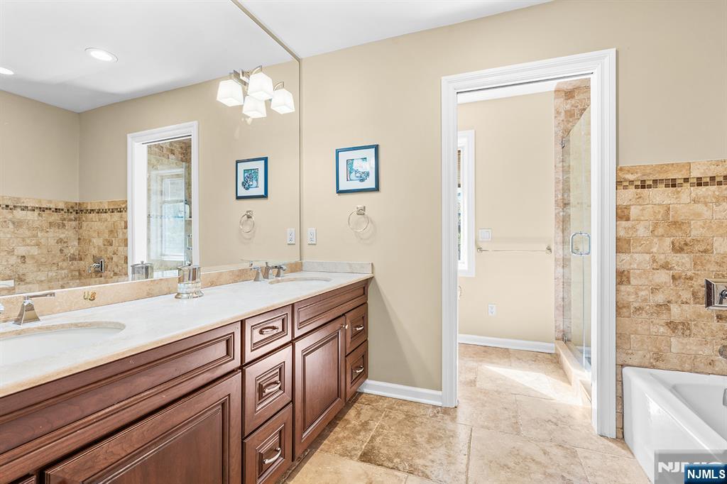 37 Hemlock Road Livingston, NJ 07039 - Photo 32 of 50