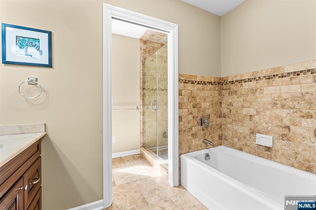 37 Hemlock Road Livingston, NJ 07039 - Photo 33 of 50