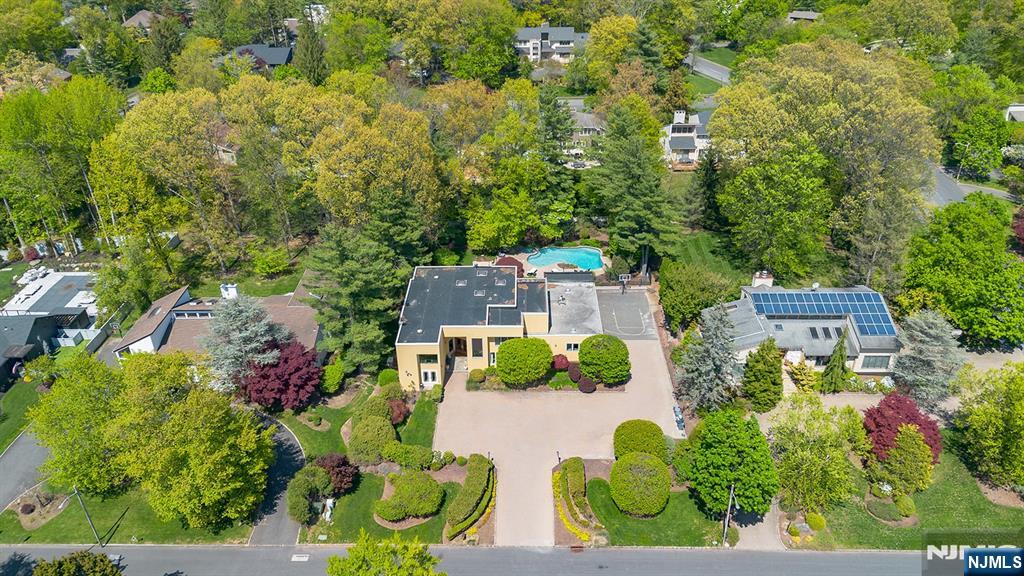 37 Hemlock Road Livingston, NJ 07039 - Photo 4 of 50