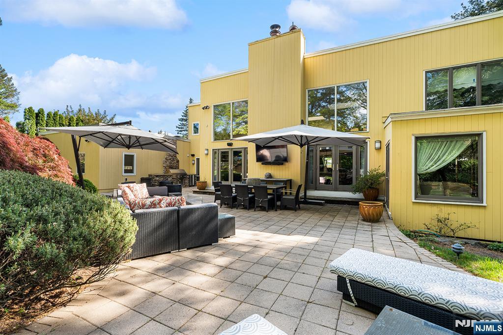 37 Hemlock Road Livingston, NJ 07039 - Photo 45 of 50
