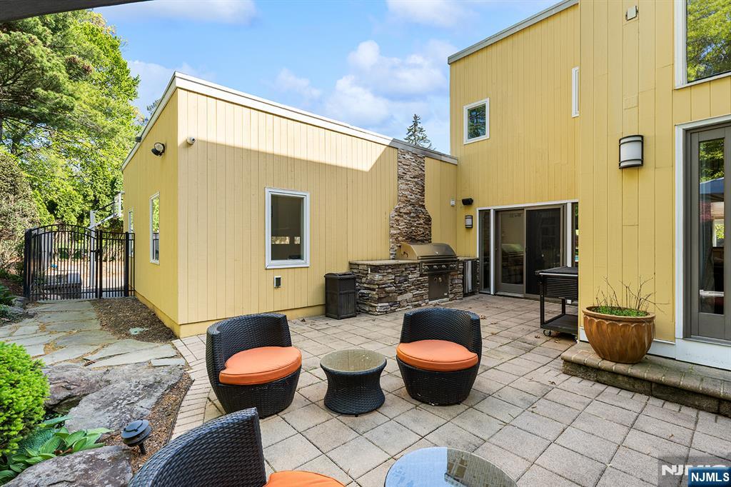 37 Hemlock Road Livingston, NJ 07039 - Photo 46 of 50