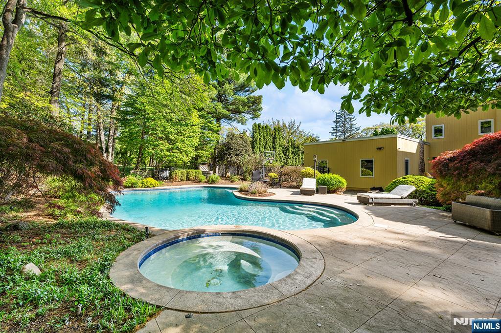 37 Hemlock Road Livingston, NJ 07039 - Photo 47 of 50