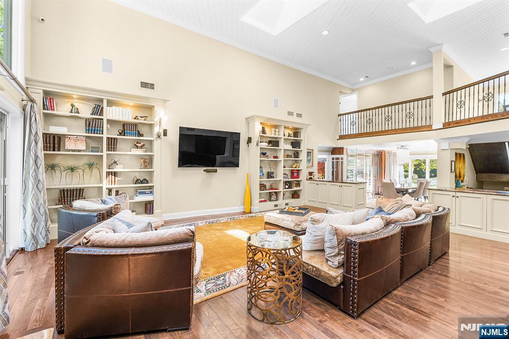 37 Hemlock Road Livingston, NJ 07039 - Photo 9 of 50