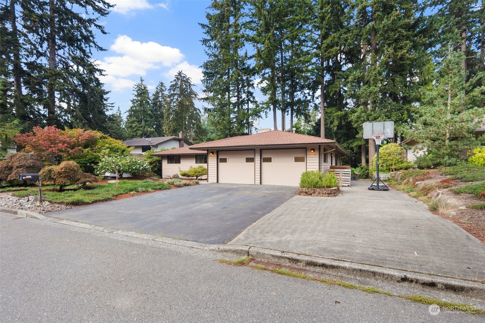 15612 Southeast 148th Street Renton, WA 98059 - Photo 2 of 40