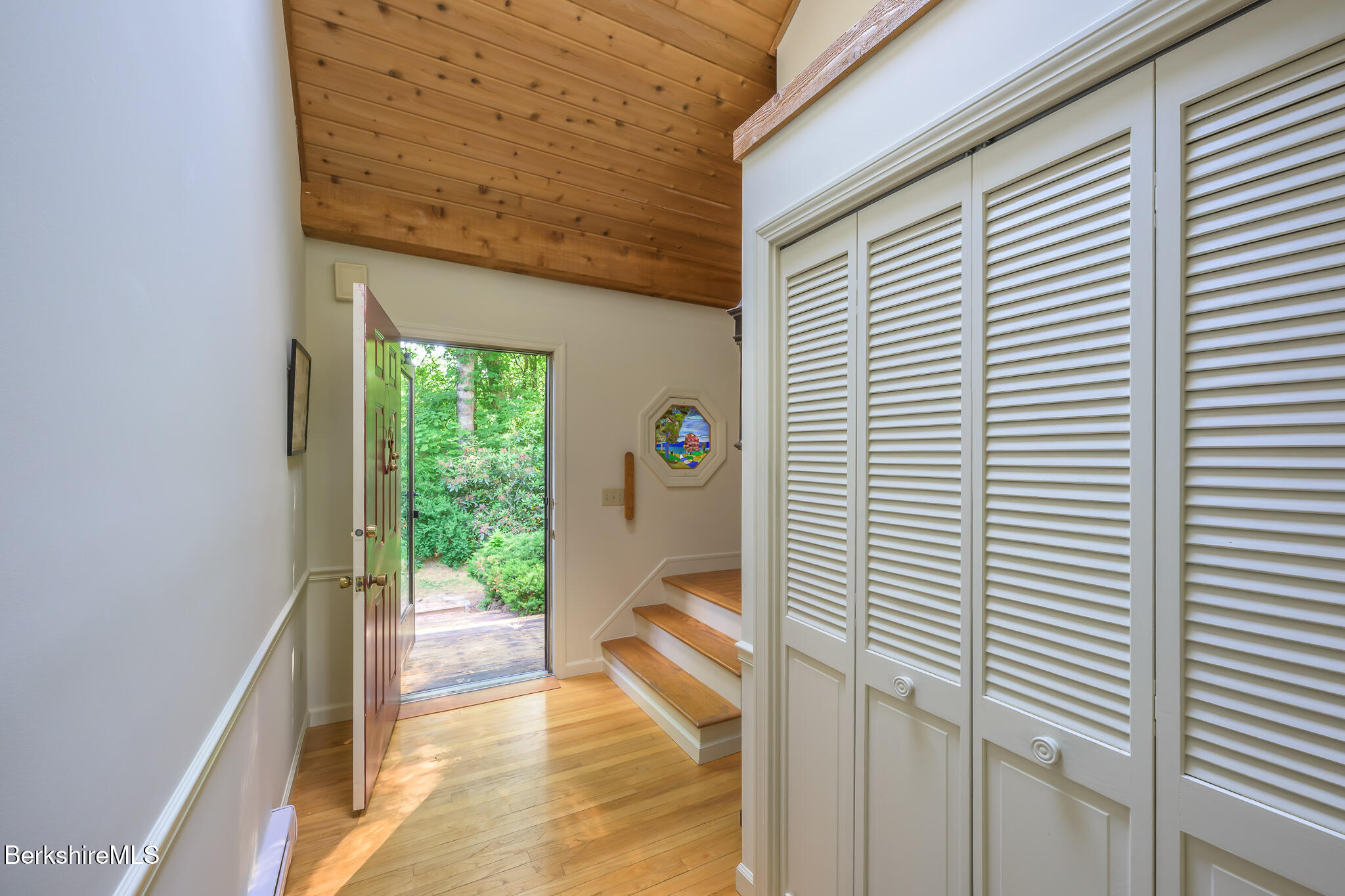 6 Manitauk Heights Stockbridge, MA 01262 - Photo 9 of 49 Entry way 1