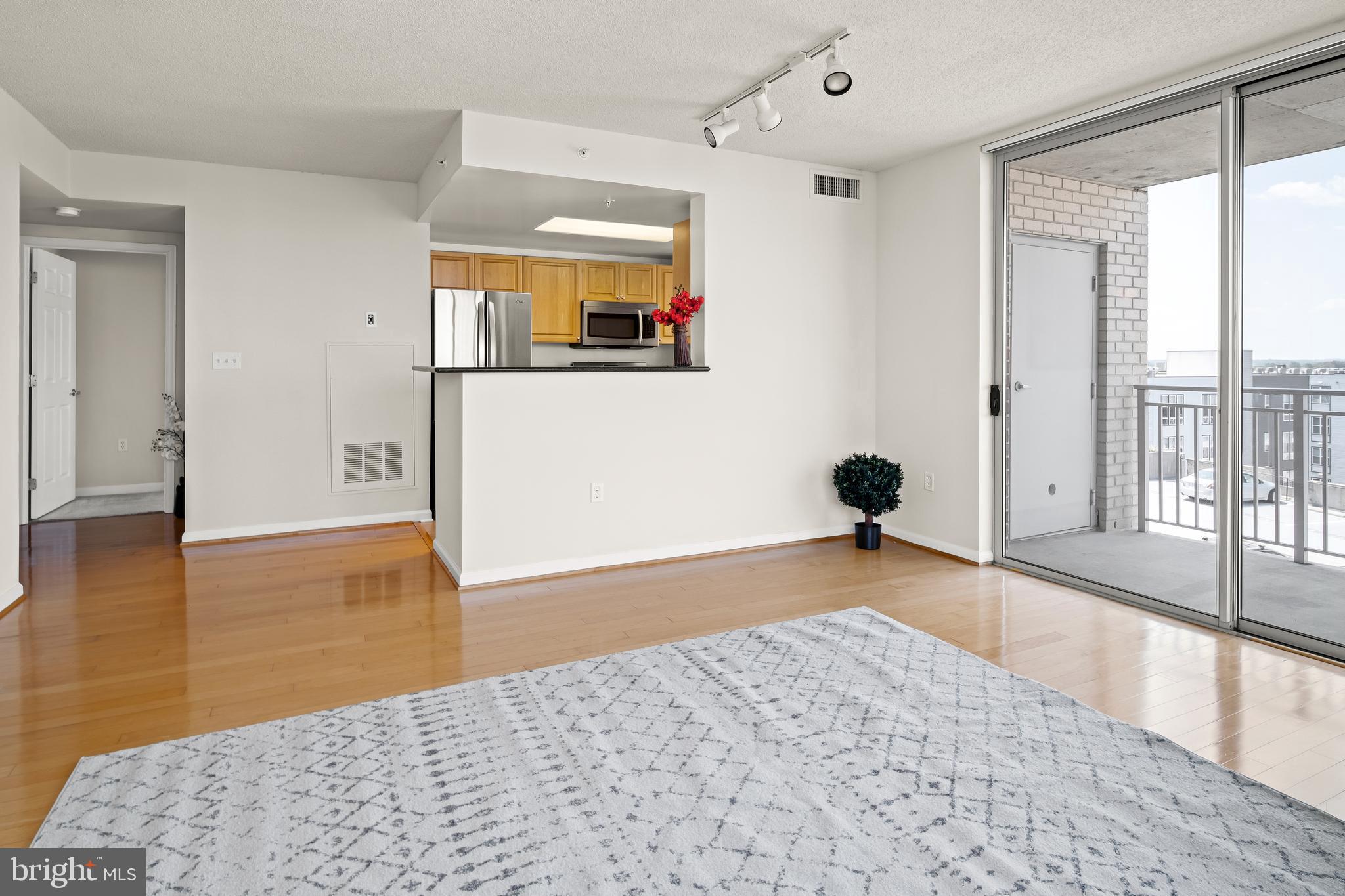 2726 Gallows Road, Unit 819 Vienna, VA 22180 - Photo 11 of 35