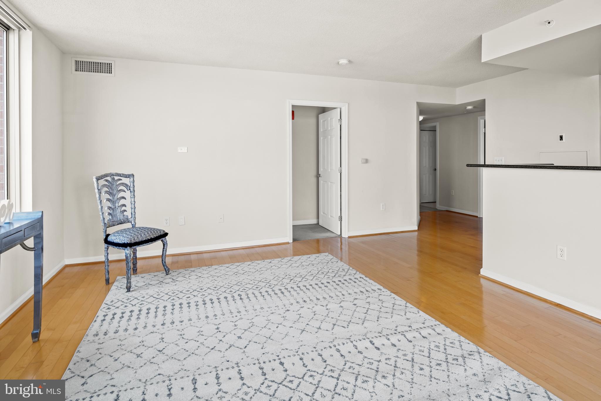 2726 Gallows Road, Unit 819 Vienna, VA 22180 - Photo 12 of 35