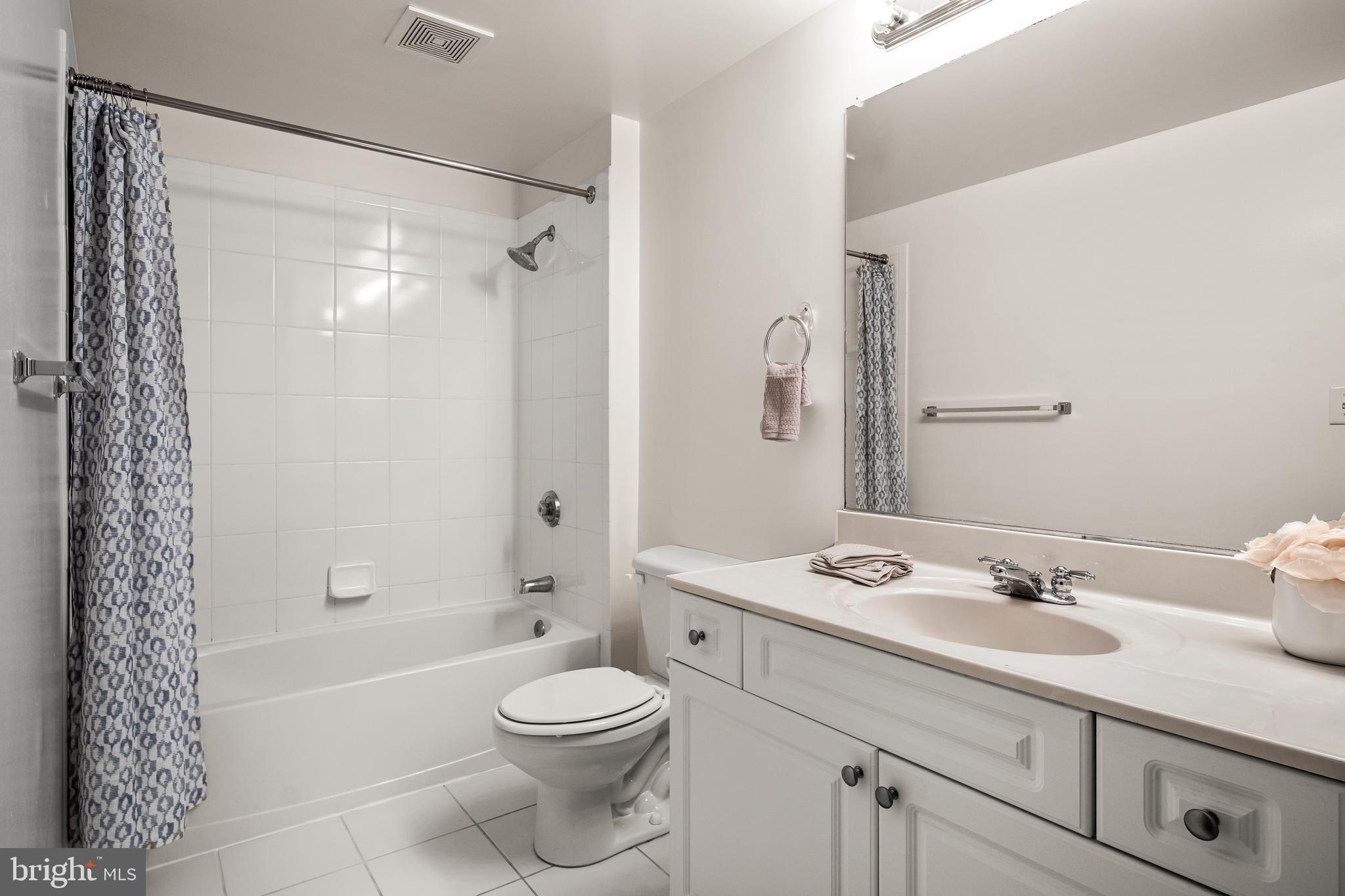 2726 Gallows Road, Unit 819 Vienna, VA 22180 - Photo 22 of 35