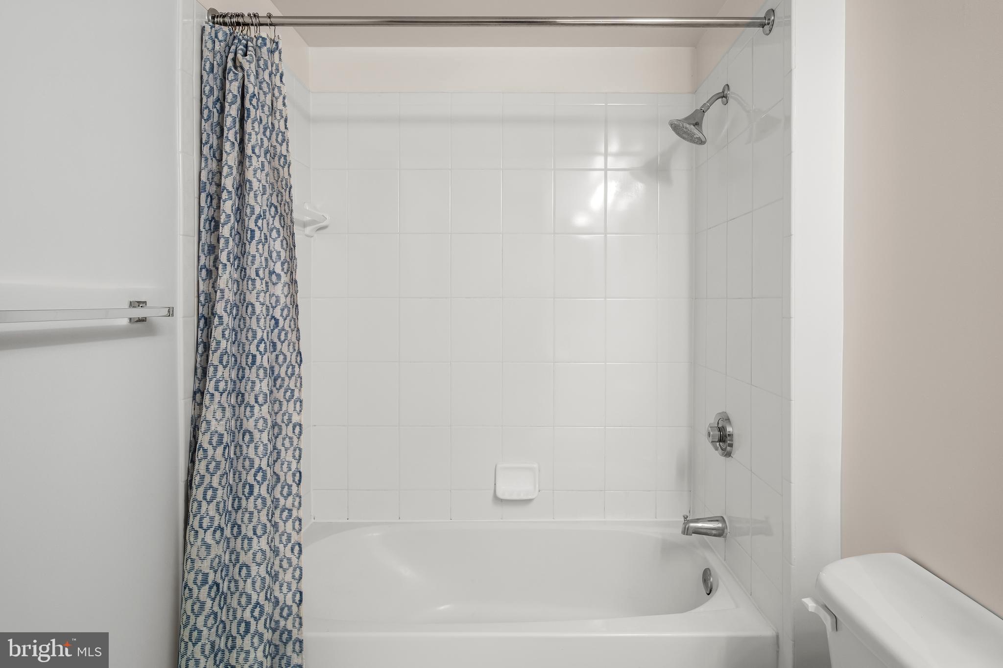 2726 Gallows Road, Unit 819 Vienna, VA 22180 - Photo 23 of 35