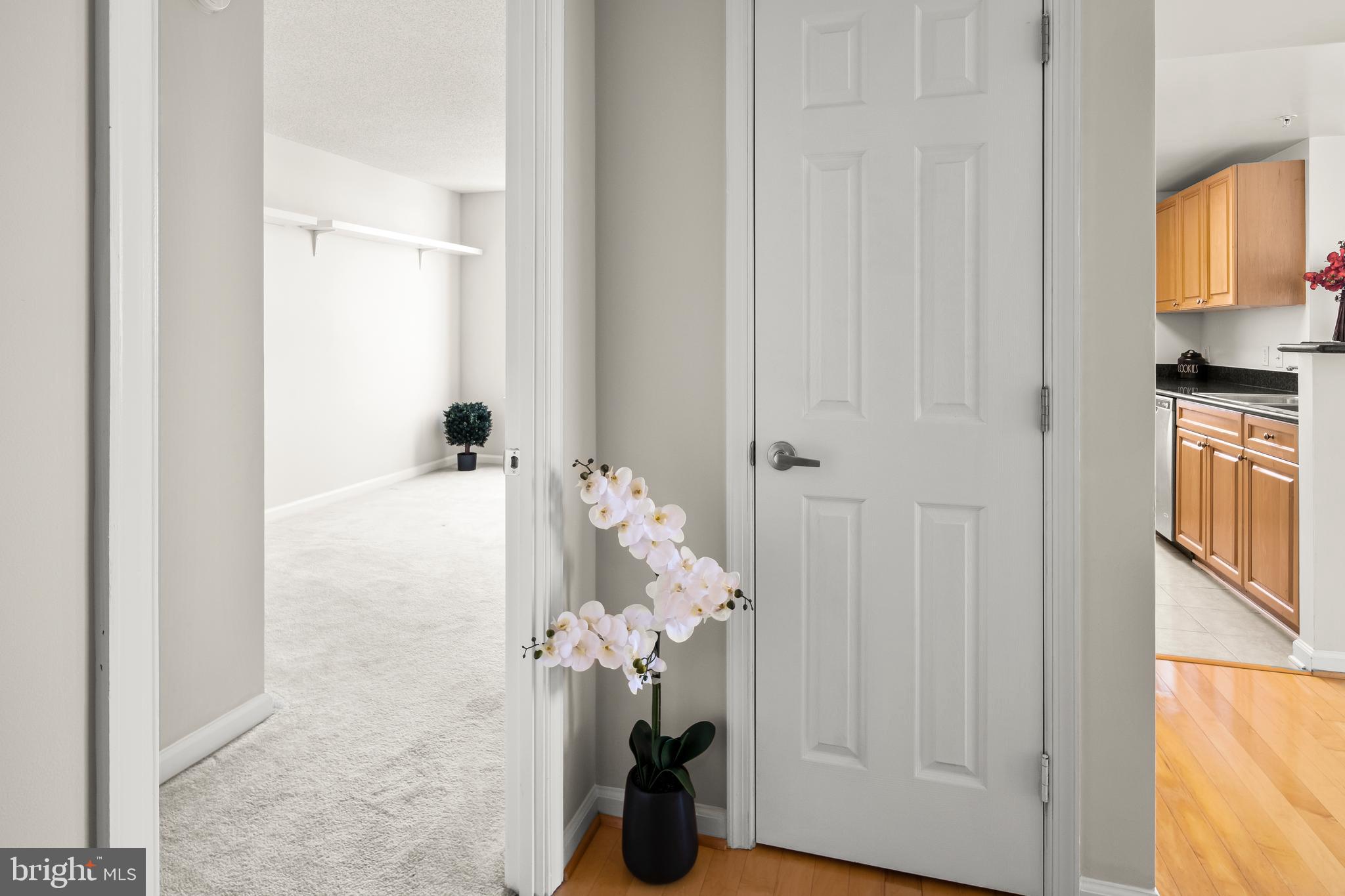 2726 Gallows Road, Unit 819 Vienna, VA 22180 - Photo 25 of 35