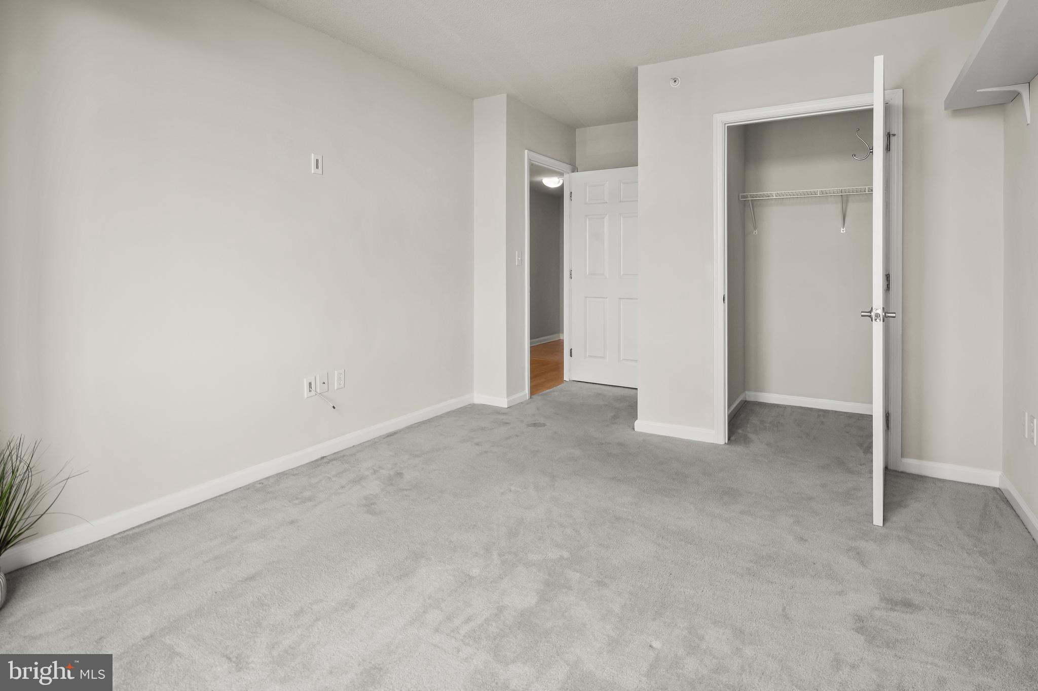 2726 Gallows Road, Unit 819 Vienna, VA 22180 - Photo 27 of 35