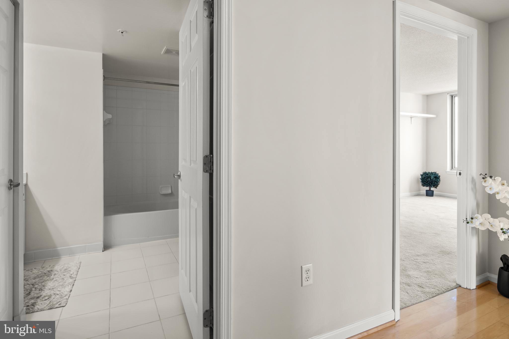 2726 Gallows Road, Unit 819 Vienna, VA 22180 - Photo 29 of 35