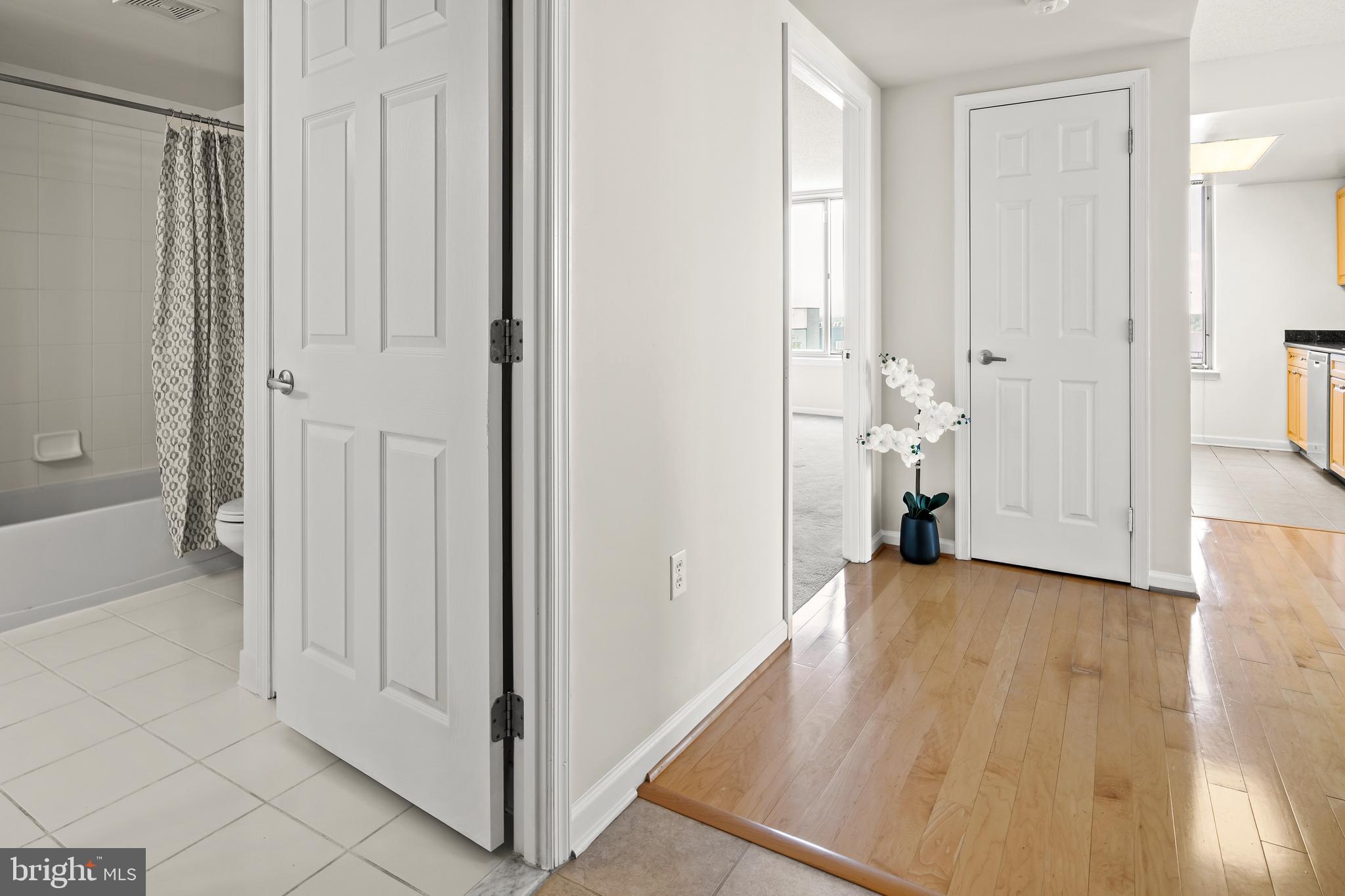 2726 Gallows Road, Unit 819 Vienna, VA 22180 - Photo 5 of 35