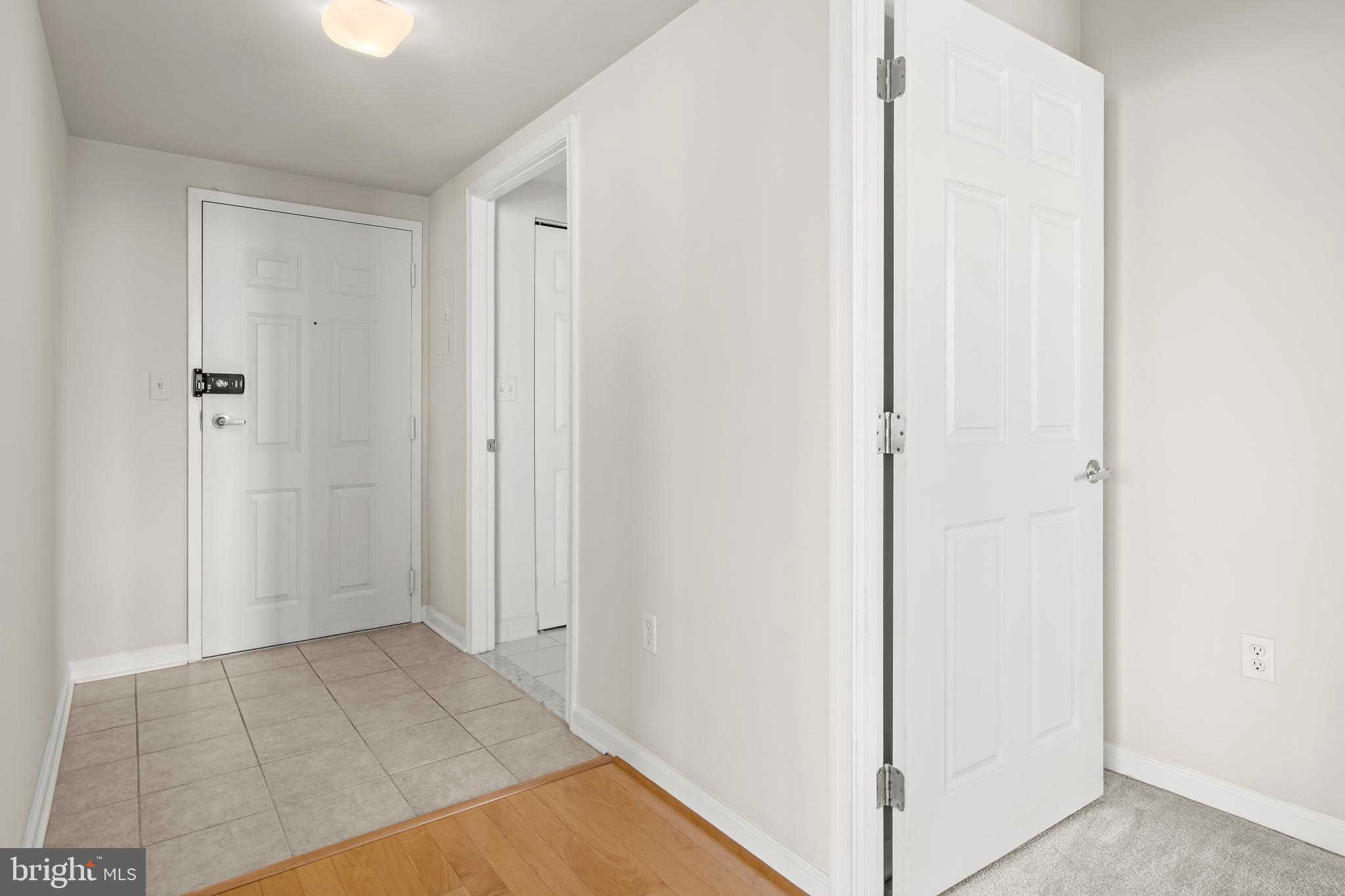 2726 Gallows Road, Unit 819 Vienna, VA 22180 - Photo 6 of 35