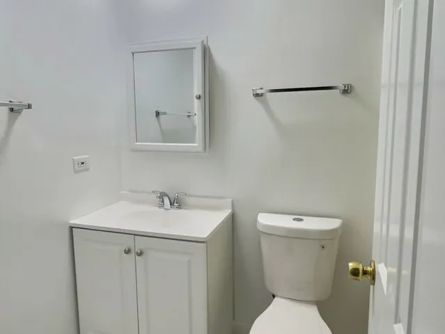 $2,000 | 535 South Cleveland Avenue, Unit 101, Arlington Heights, IL 60005