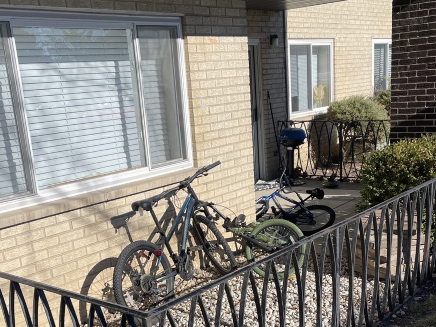 535 South Cleveland Avenue, Unit 101 Arlington Heights, IL 60005 - Photo 10 of 10 a view of a balcony with chairs