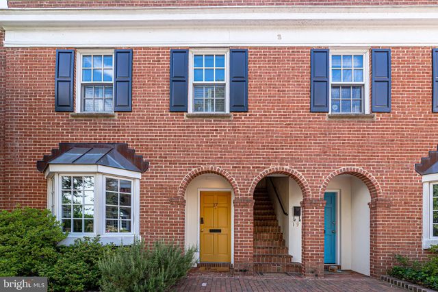 $435,555 | 220 North St Asaph Street, Unit 17, Alexandria, VA 22314