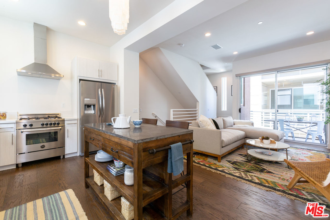 2209 Polyscope Place Los Angeles, CA 90026 - Photo 13 of 37 a living room with furniture and a table