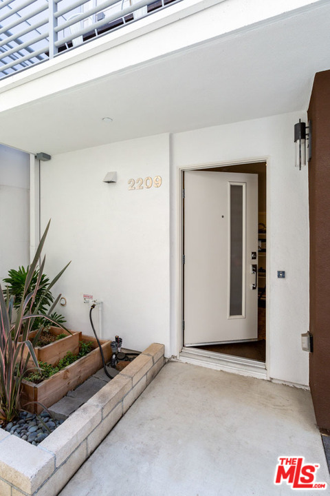 2209 Polyscope Place Los Angeles, CA 90026 - Photo 3 of 37 a living room with furniture and potted plant